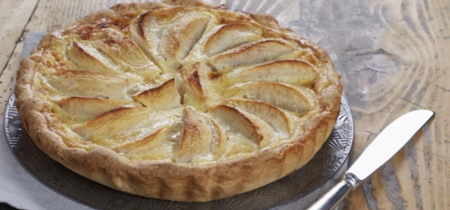 Tarte aux pommes à la normande et chocolat amande