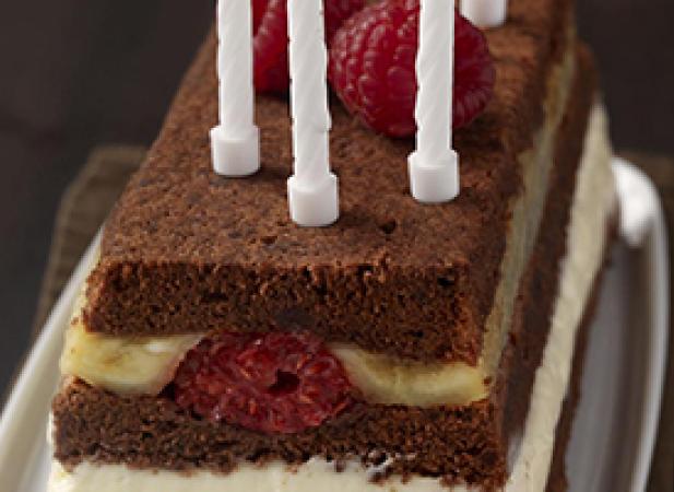 Gâteau framboises et bananes poêlées, mousse au chocolat blanc