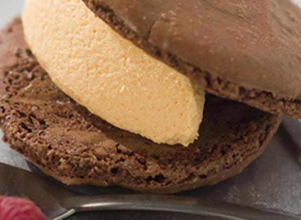 Macarons au chocolat, mousse de clémentine