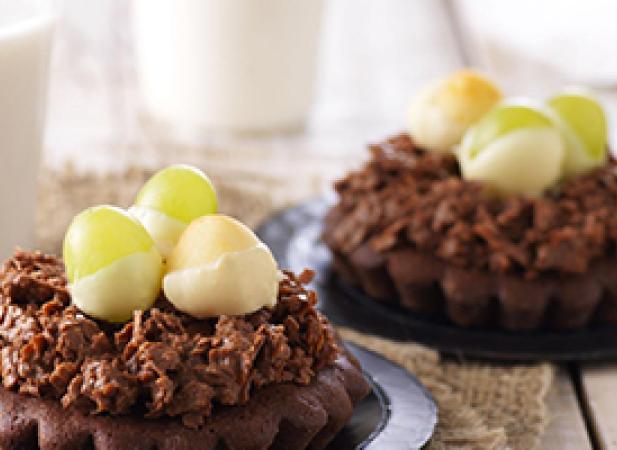 Petits nids de Pâques croustillant au chocolat et pomme