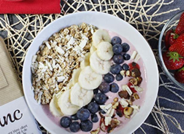 Smoothie bowl fruits rouges, banane