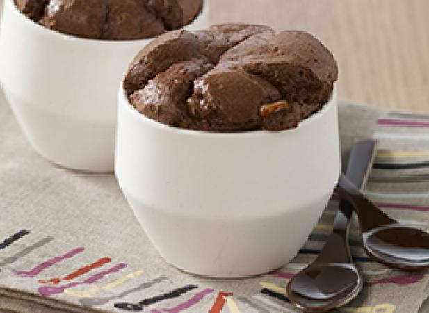 Soufflé au chocolat et pépites de caramel