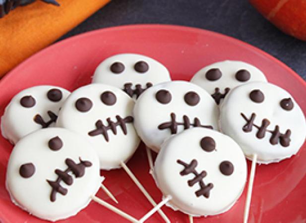 Sucettes squelette d'Halloween au chocolat blanc