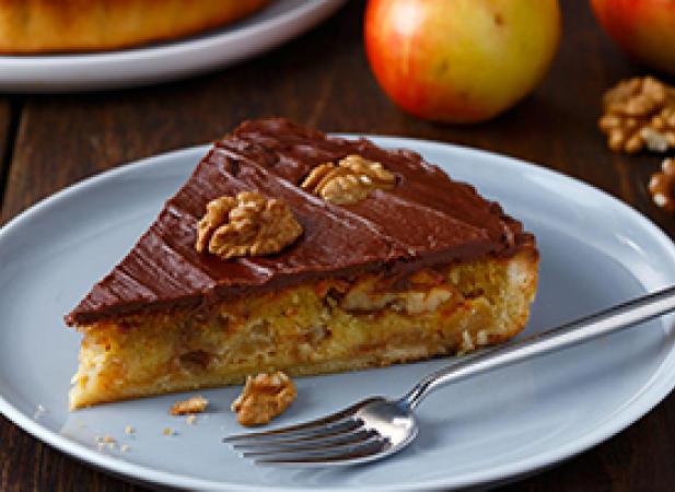 Tarte aux pommes, noix et chocolat