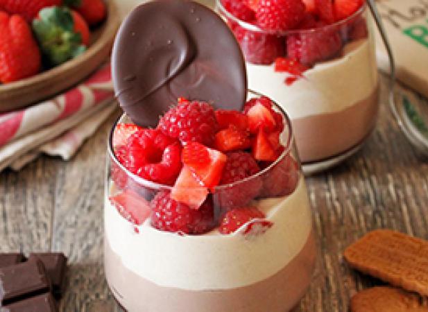 Verrine de framboises et fraises, chocolat bio et speculoos