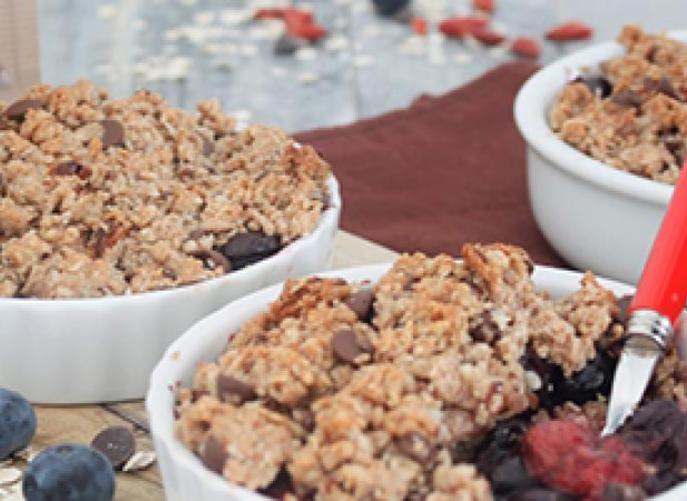 Crumble fruits rouges graines et pépites de chocolat