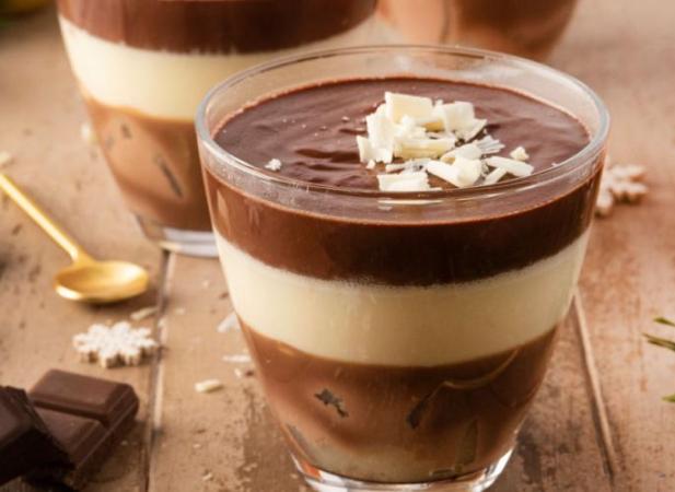 Verrines aux 3 chocolats et poire