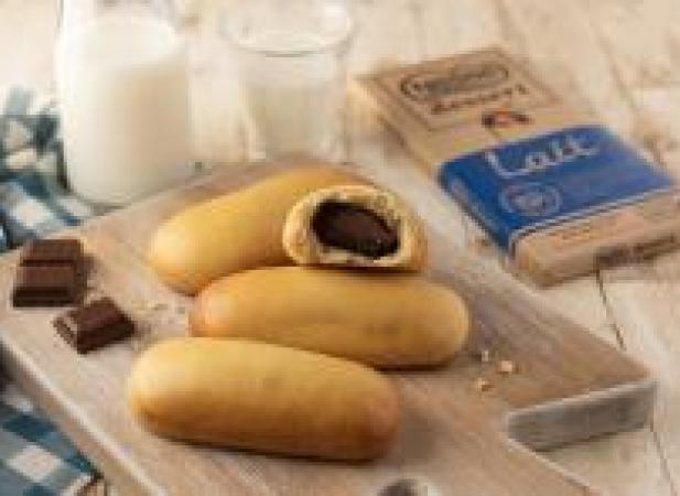 Pain au lait avec barre de chocolat au lait